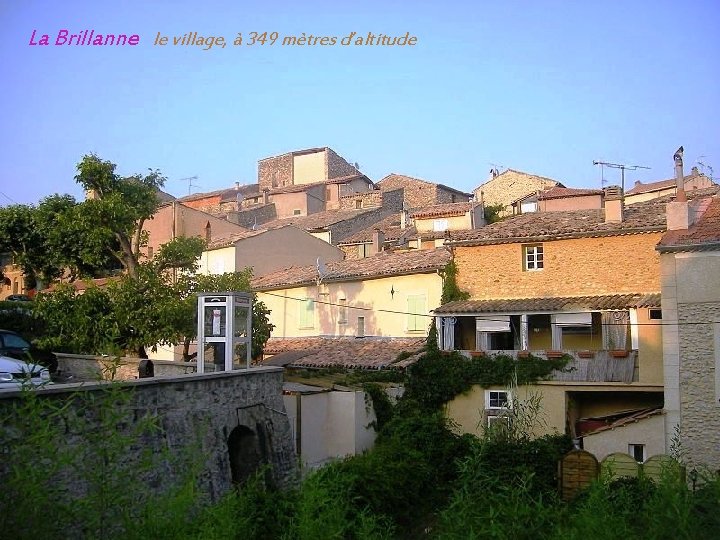 La Brillanne le village, à 349 mètres d’altitude 