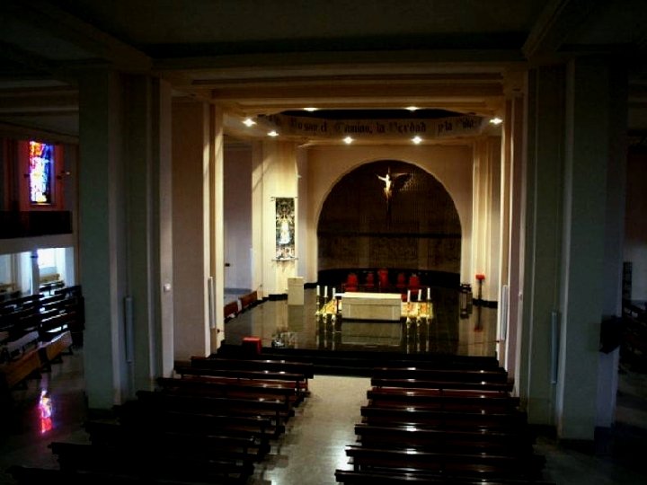 BAJO EL NUEVO MONUMENTO SE CONSTRUYÓ UNA CRIPTA. 