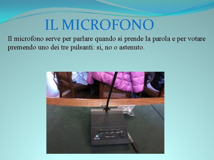 IL MICROFONO Il microfono serve per parlare quando si prende la parola e per