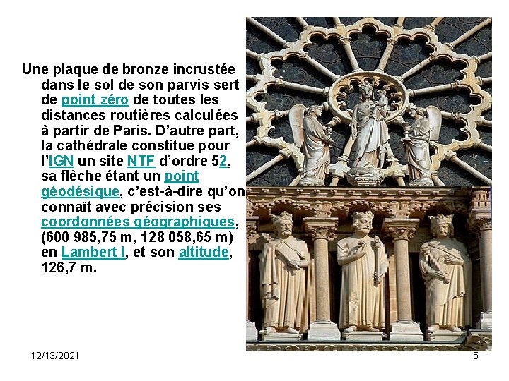 Une plaque de bronze incrustée dans le sol de son parvis sert de point