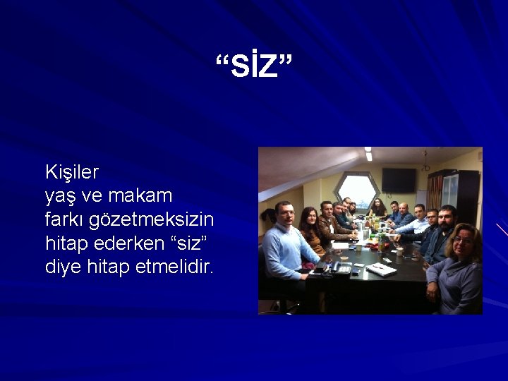 “SİZ” Kişiler yaş ve makam farkı gözetmeksizin hitap ederken “siz” diye hitap etmelidir. 