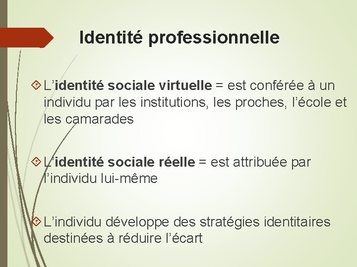 Identité professionnelle L’identité sociale virtuelle = est conférée à un individu par les institutions,