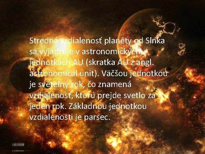 Stredná vzdialenosť planéty od Slnka sa vyjadruje v astronomických jednotkách AU (skratka AU z