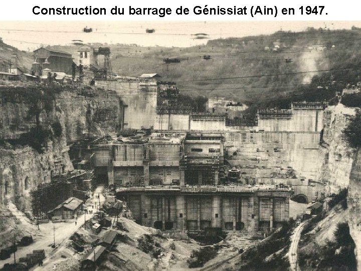 Construction du barrage de Génissiat (Ain) en 1947. 