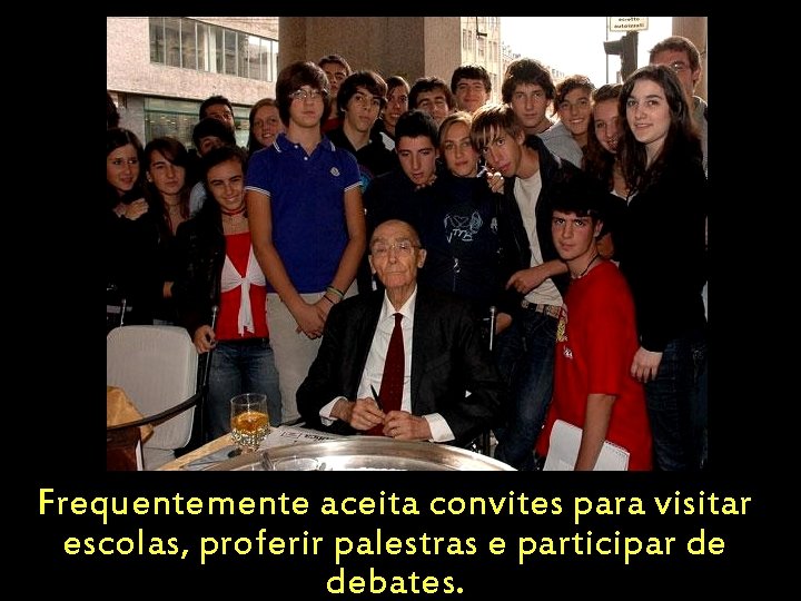 Frequentemente aceita convites para visitar escolas, proferir palestras e participar de debates. Frequentemente aceita convites para visitar escolas, proferir palestras e participar de debates.
