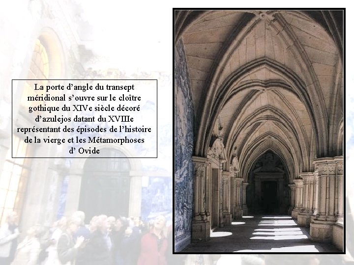La porte d’angle du transept méridional s’ouvre sur le cloître gothique du XIVe siècle
