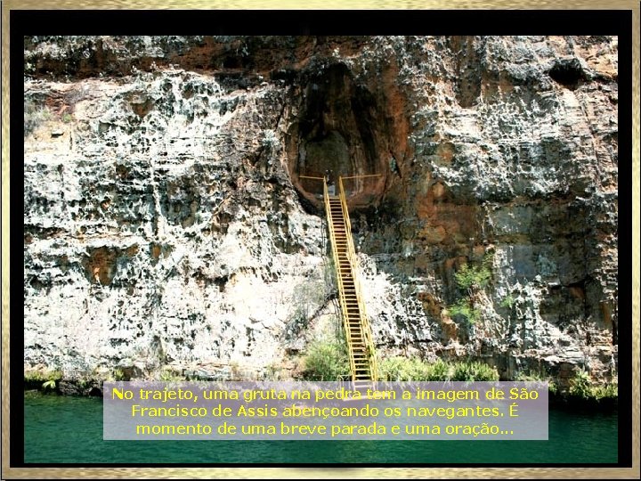 No trajeto, uma gruta na pedra tem a imagem de São Francisco de Assis