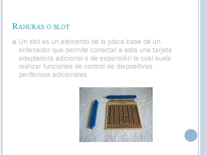 RANURAS O SLOT Un slot es un elemento de la placa base de un