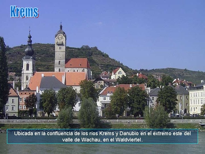 Ubicada en la confluencia de los ríos Krems y Danubio en el extremo este