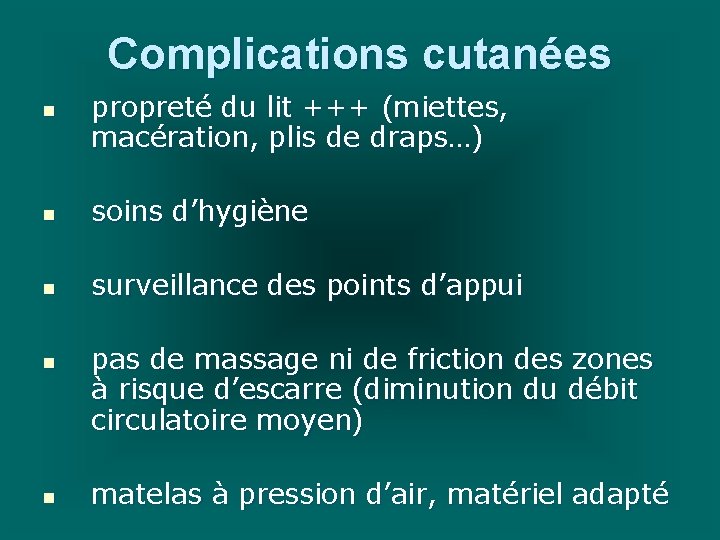 Complications cutanées n propreté du lit +++ (miettes, macération, plis de draps…) n soins