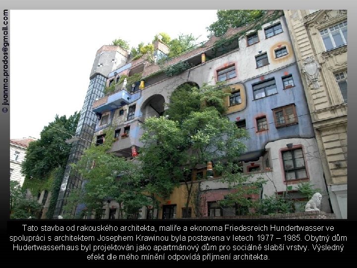 Tato stavba od rakouského architekta, malíře a ekonoma Friedesreich Hundertwasser ve spolupráci s architektem