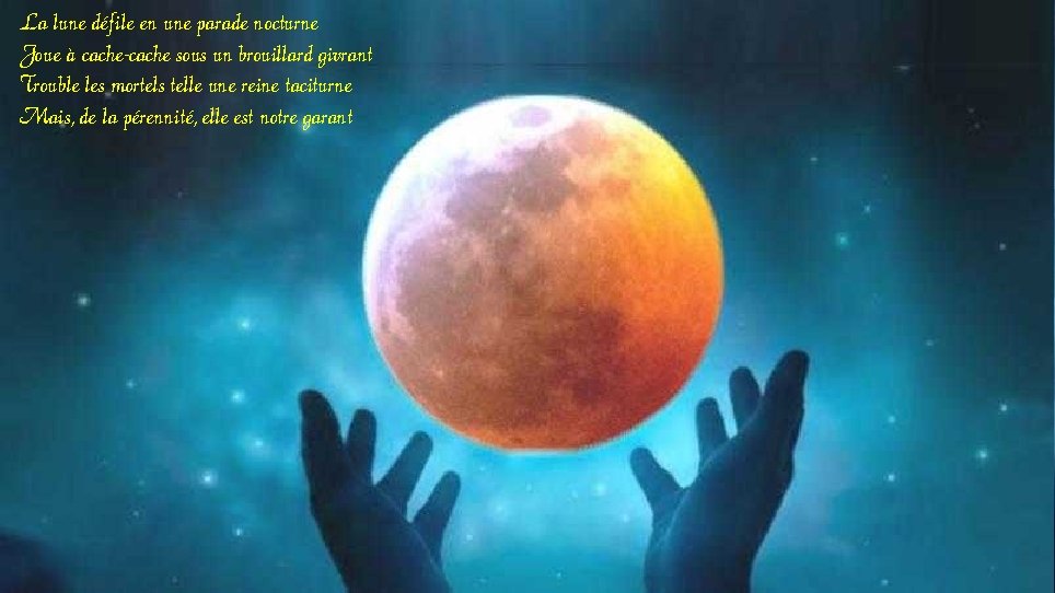 La lune Du haut défile du firmament en une parade brille une nocturne étoile