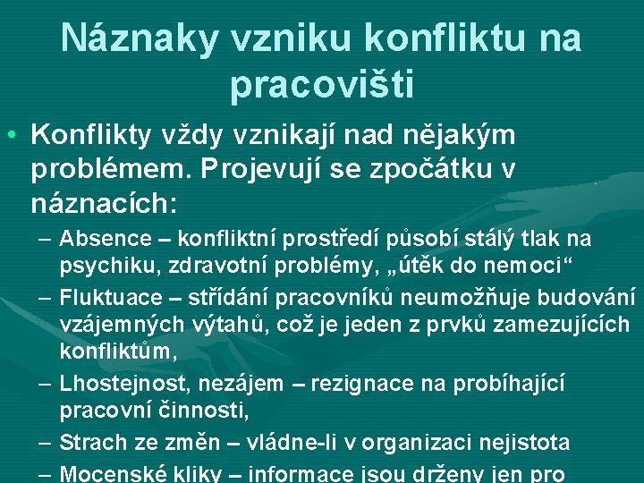 Náznaky vzniku konfliktu na pracovišti • Konflikty vždy vznikají nad nějakým problémem. Projevují se