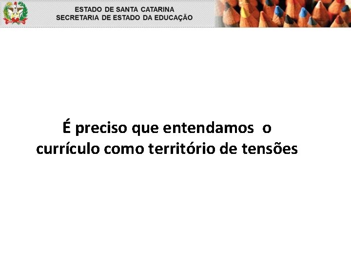 É preciso que entendamos o currículo como território de tensões 