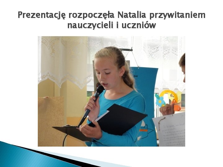 Prezentację rozpoczęła Natalia przywitaniem nauczycieli i uczniów 