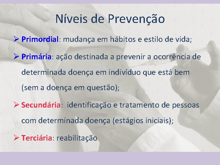 Níveis de Prevenção Ø Primordial: mudança em hábitos e estilo de vida; Ø Primária: