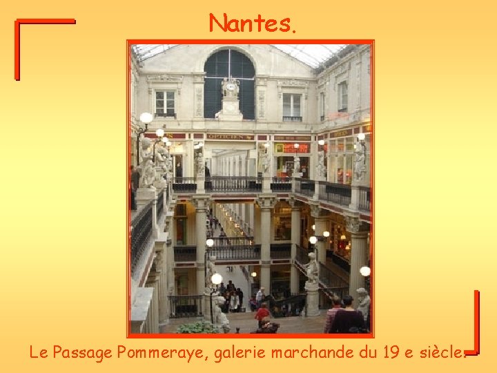 Nantes. Le Passage Pommeraye, galerie marchande du 19 e siècle. 