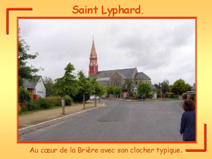 Saint Lyphard. Au cœur de la Brière avec son clocher typique. 