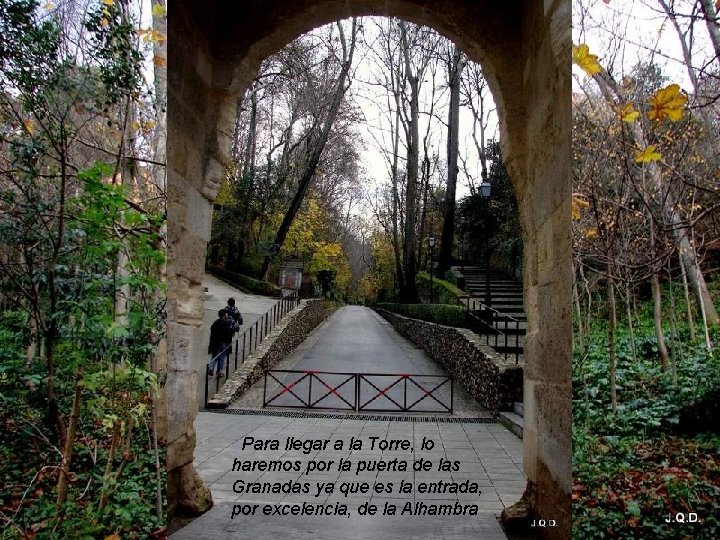 Para llegar a la Torre, lo haremos por la puerta de las Granadas ya