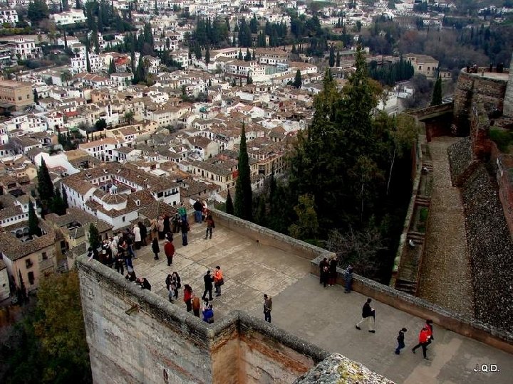 Nosotros, aprovechando que estamos en una de las mejores panorámicas de la ciudad, disfrutaremos