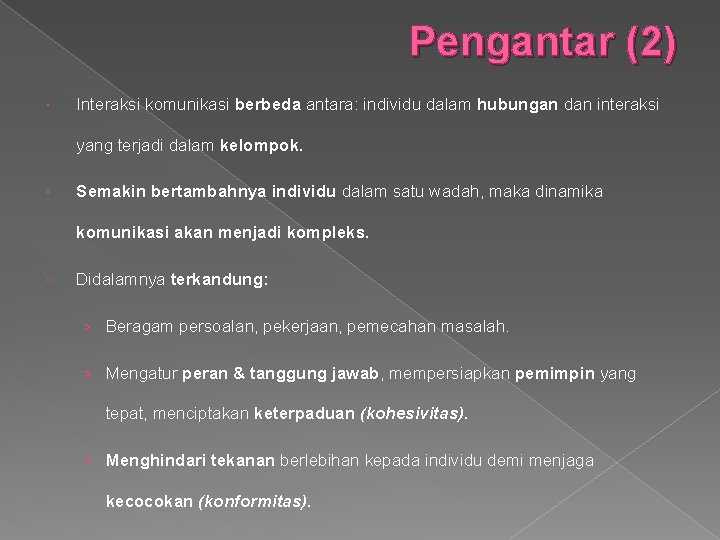 Pengantar (2) Interaksi komunikasi berbeda antara: individu dalam hubungan dan interaksi yang terjadi dalam