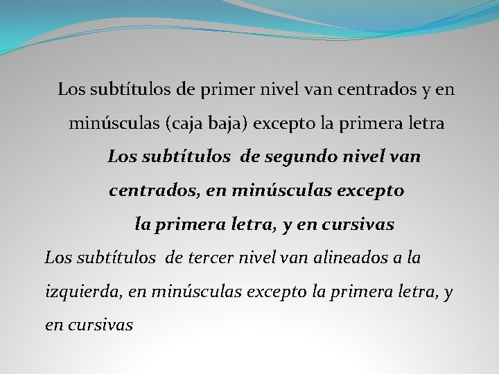 Los subtítulos de primer nivel van centrados y en minúsculas (caja baja) excepto la