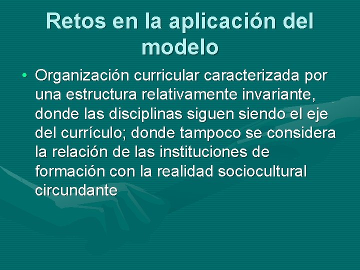 Retos en la aplicación del modelo • Organización curricular caracterizada por una estructura relativamente