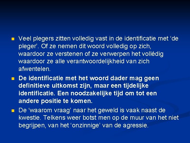 n n n Veel plegers zitten volledig vast in de identificatie met ‘de pleger’. n n n Veel plegers zitten volledig vast in de identificatie met ‘de pleger’.