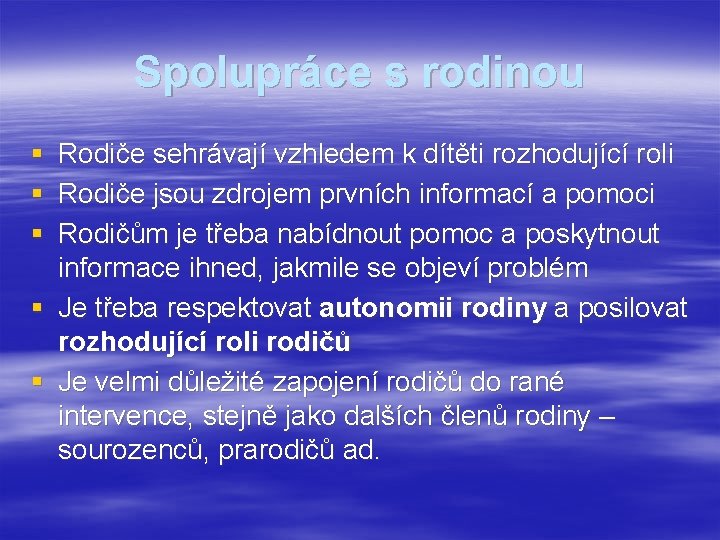 Spolupráce s rodinou § § § Rodiče sehrávají vzhledem k dítěti rozhodující roli Rodiče