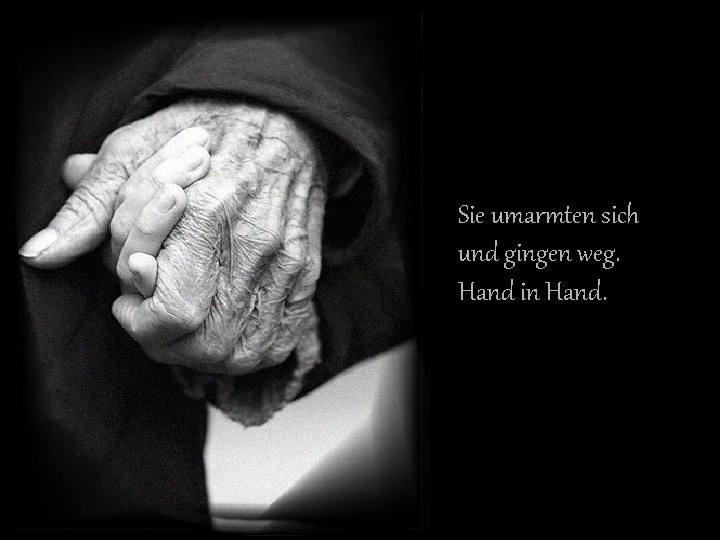 Sie umarmten sich und gingen weg. Hand in Hand. 