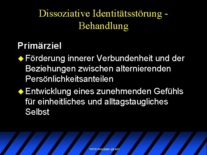 Dissoziative Identitätsstörung Behandlung Primärziel u Förderung innerer Verbundenheit und der Beziehungen zwischen alternierenden Persönlichkeitsanteilen