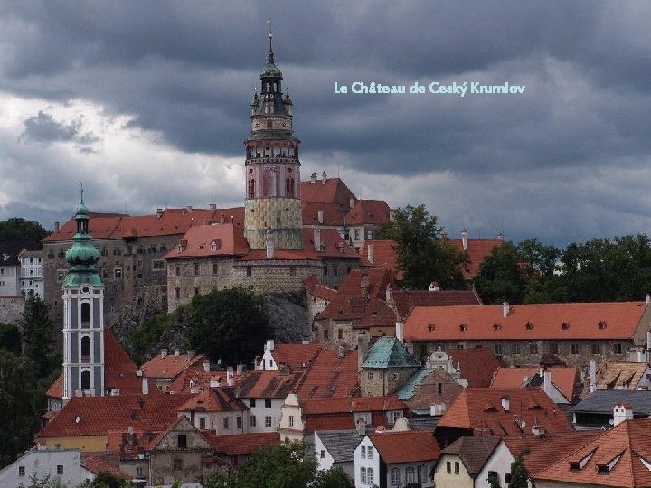 Le château, fondé au 13ème siècle, est situé dans le centre de Ceský Le