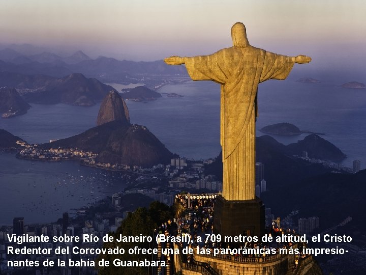 Vigilante sobre Río de Janeiro (Brasil), a 709 metros de altitud, el Cristo Redentor