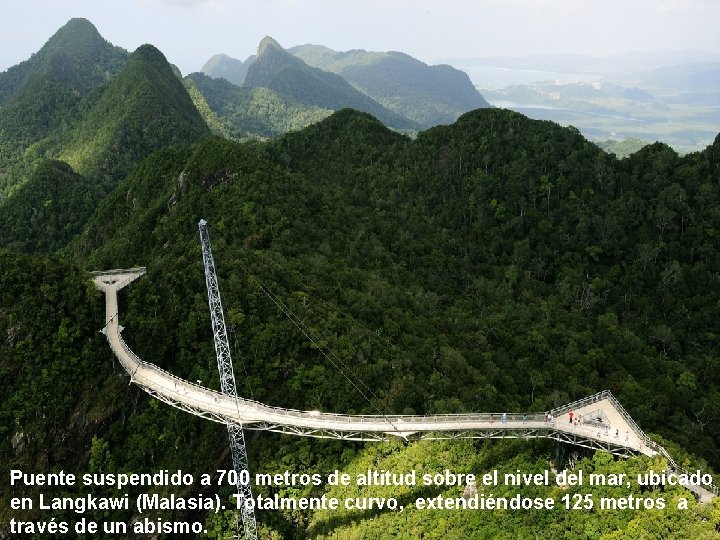 Puente suspendido a 700 metros de altitud sobre el nivel del mar, ubicado en