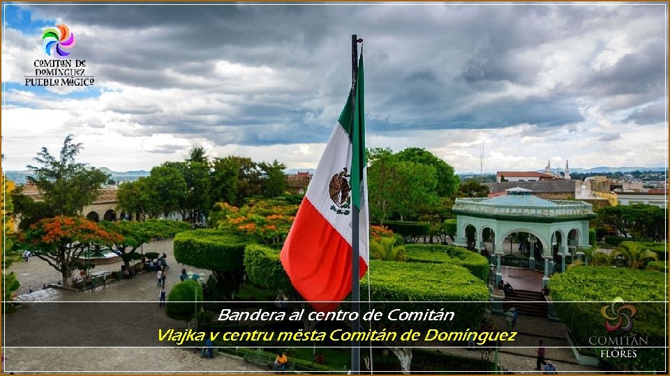 Bandera al centro de Comitán Vlajka v centru města Comitán de Domínguez 
