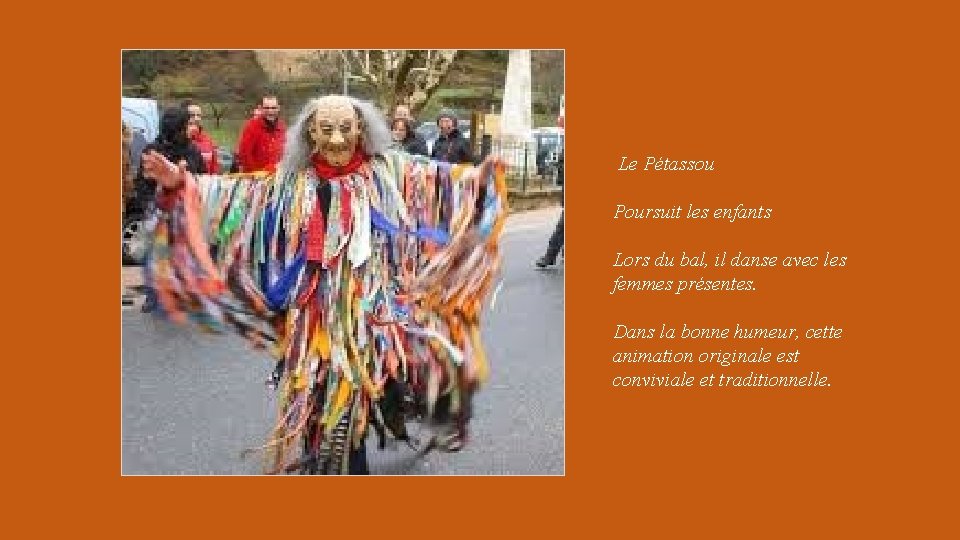 Le Pétassou Poursuit les enfants Lors du bal, il danse avec les femmes présentes.