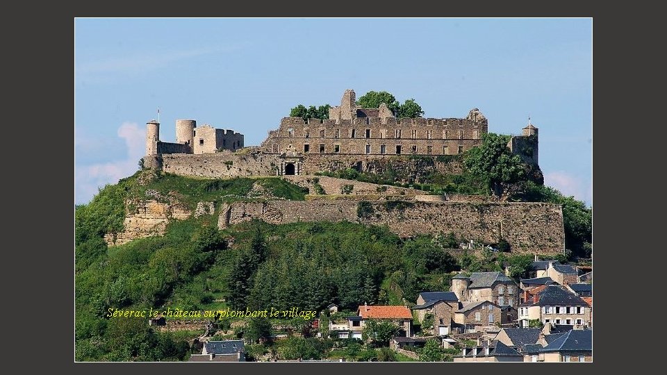 Séverac le château surplombant le village 