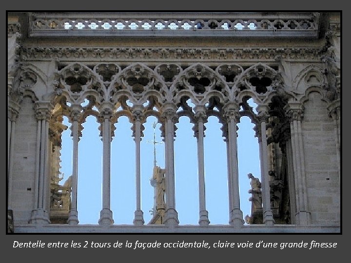 Dentelle entre les 2 tours de la façade occidentale, claire voie d’une grande finesse