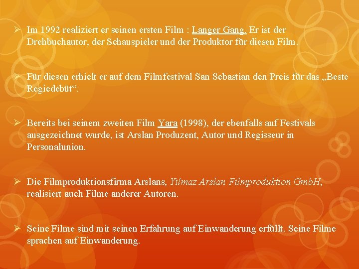 Ø Im 1992 realiziert er seinen ersten Film : Langer Gang. Er ist der