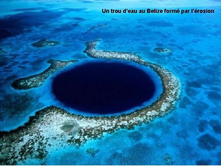 Un trou d’eau au Belize formé par l’érosion 