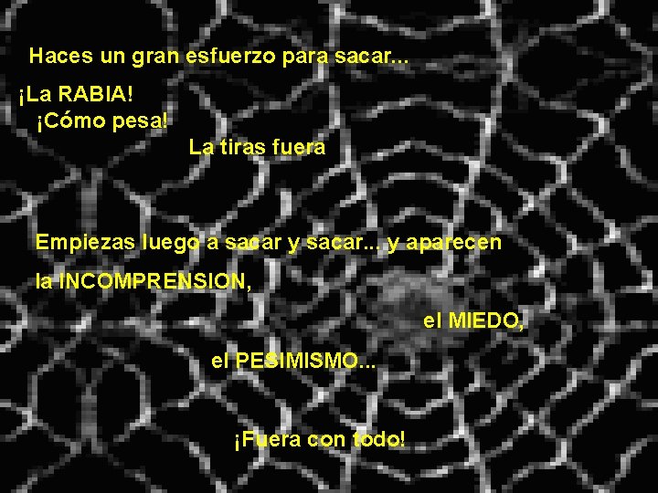 Haces un gran esfuerzo para sacar. . . ¡La RABIA! ¡Cómo pesa! La tiras