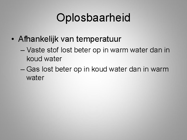 Oplosbaarheid • Afhankelijk van temperatuur – Vaste stof lost beter op in warm water