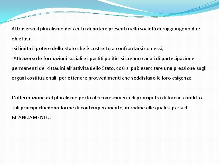 Attraverso il pluralismo dei centri di potere presenti nella società di raggiungono due obiettivi: