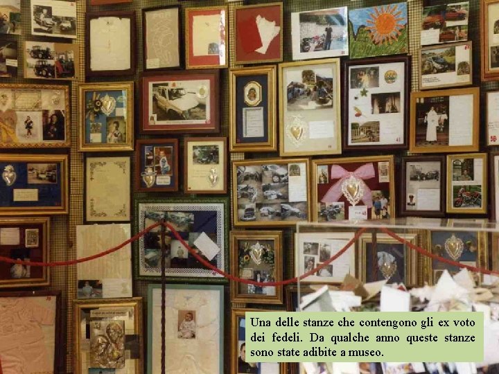 Una delle stanze che contengono gli ex voto dei fedeli. Da qualche anno queste