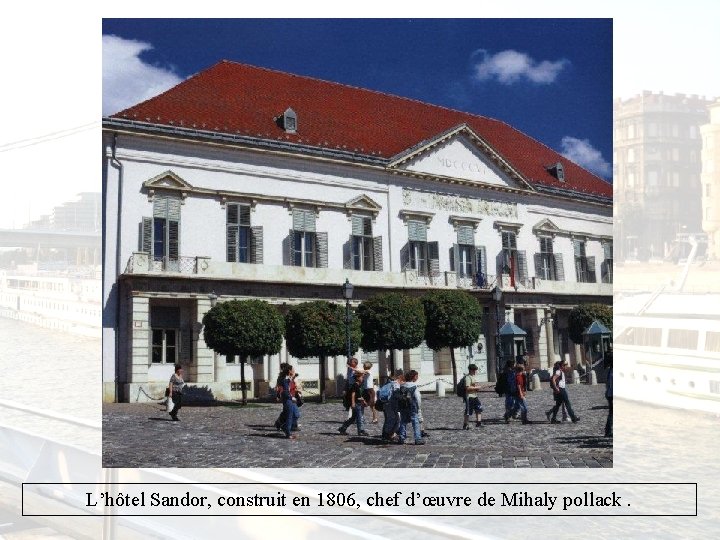 L’hôtel Sandor, construit en 1806, chef d’œuvre de Mihaly pollack. 
