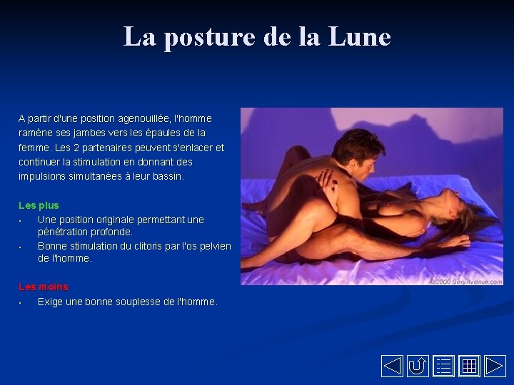 La posture de la Lune A partir d'une position agenouillée, l'homme ramène ses jambes