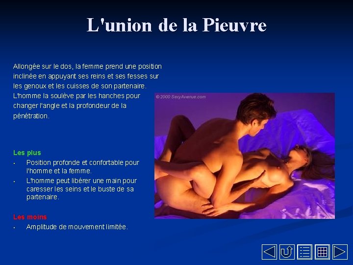 L'union de la Pieuvre Allongée sur le dos, la femme prend une position inclinée