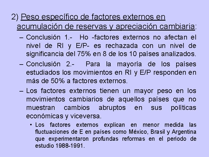 2) Peso específico de factores externos en acumulación de reservas y apreciación cambiaria: –