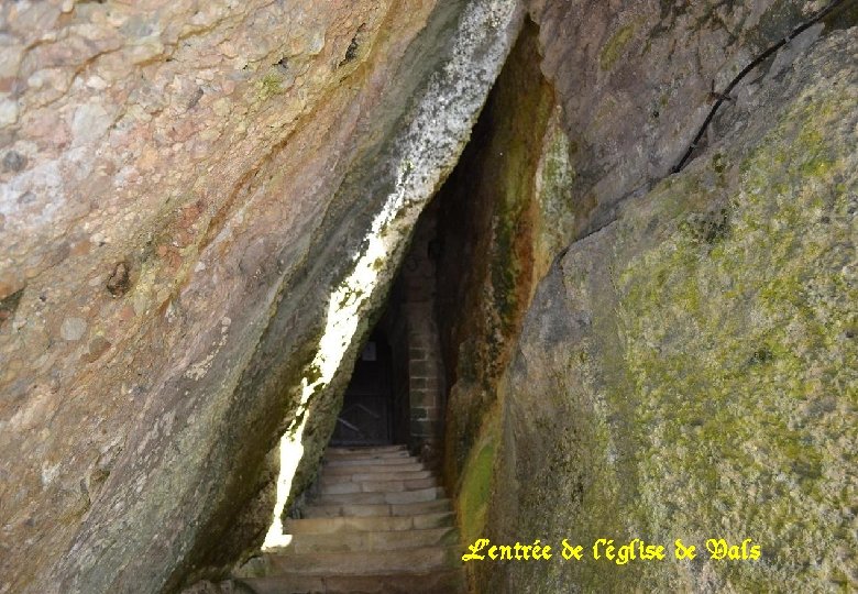 L’entrée de l’église de Vals 