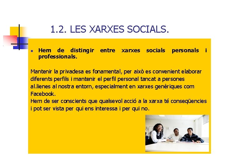 1. 2. LES XARXES SOCIALS. Hem de distingir professionals. entre xarxes socials personals i